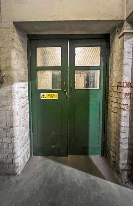 Run dowb warehouse  - Filming Locations Locations Direct -43