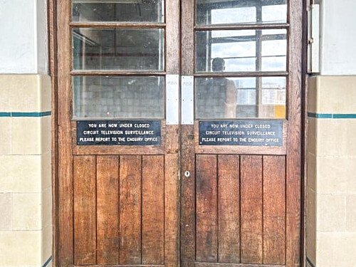 Run dowb warehouse  - Filming Locations Locations Direct -44