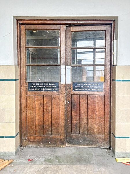 Run dowb warehouse  - Filming Locations Locations Direct -44