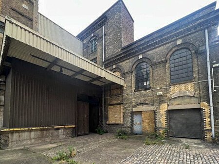 Run dowb warehouse  - Filming Locations Locations Direct -52