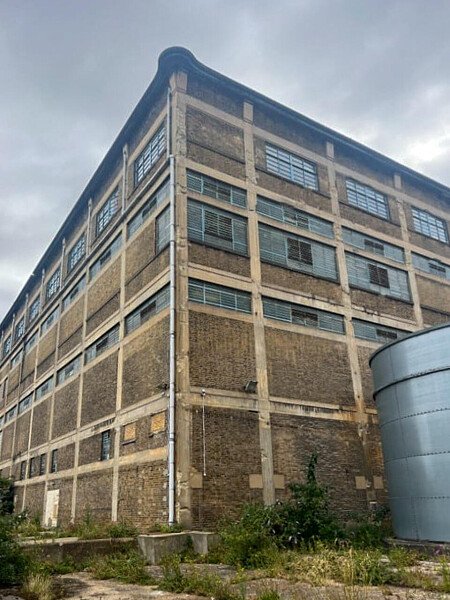 Run dowb warehouse  - Filming Locations Locations Direct -51