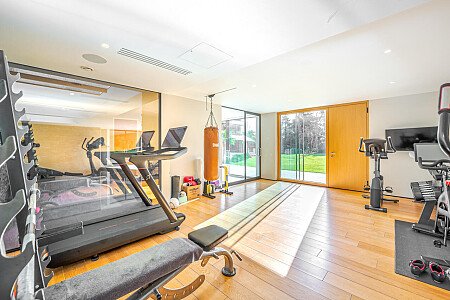 indoor_outdoor pools  - Filming Locations Locations Direct -43