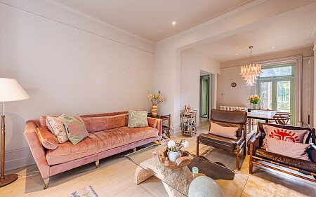 L Grove House - Filming Locations Locations Direct -12