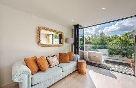 L Grove House - Filming Locations Locations Direct -15