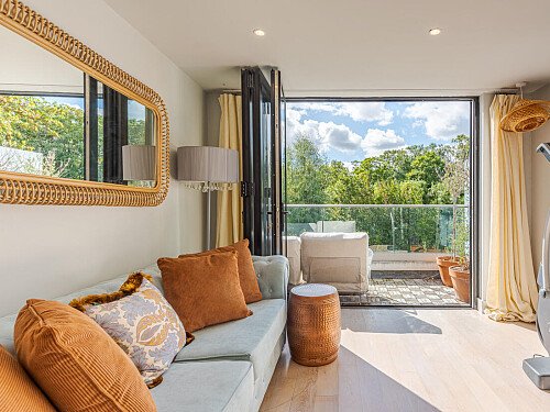 L Grove House - Filming Locations Locations Direct -16