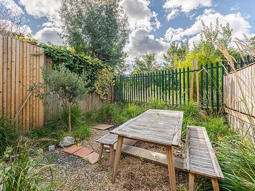 L Grove House - Filming Locations Locations Direct -25