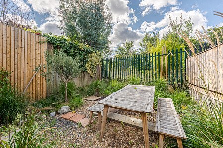 L Grove House - Filming Locations Locations Direct -25