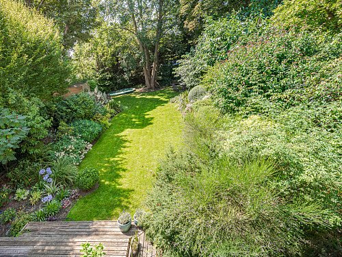 Modern Colourful - Filming Locations Locations Direct -29