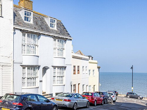 Cottage quirky wallpaper  - Filming Photoshoot Locations-08