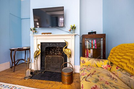 Cottage quirky wallpaper  - Filming Photoshoot Locations-13