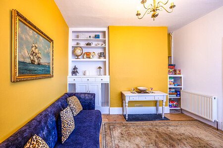 Cottage quirky wallpaper  - Filming Photoshoot Locations-15