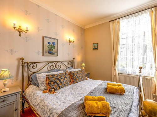 Cottage quirky wallpaper  - Filming Photoshoot Locations-49