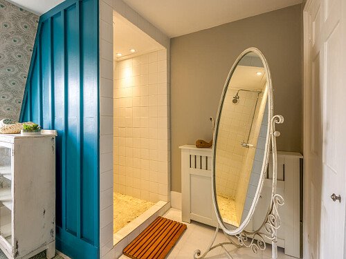 Cottage quirky wallpaper  - Filming Photoshoot Locations-53