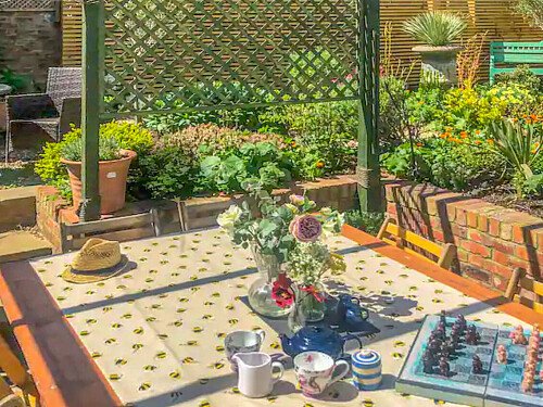 Cottage quirky wallpaper  - Filming Photoshoot Locations-55