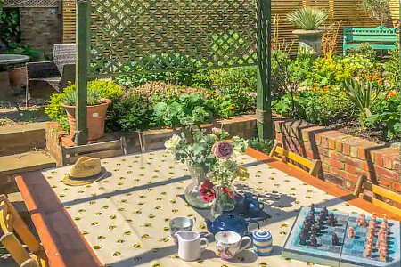 Cottage quirky wallpaper  - Filming Photoshoot Locations-55