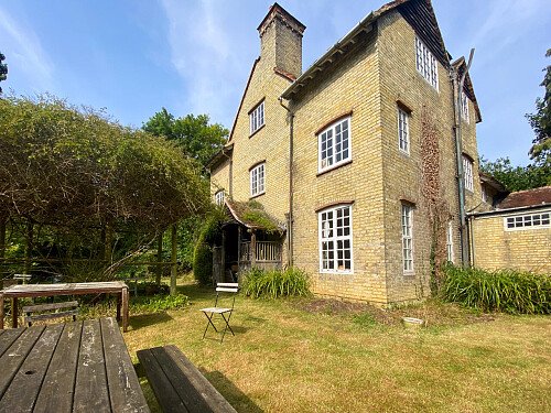 Family Home Hitch - filming photoshoot location-12