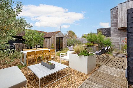 111 E Beach - Locations direct filming photoshoot locations-07