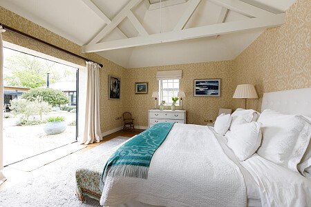 Farmhouse CMS  - Locations direct filming photoshoot locations-20