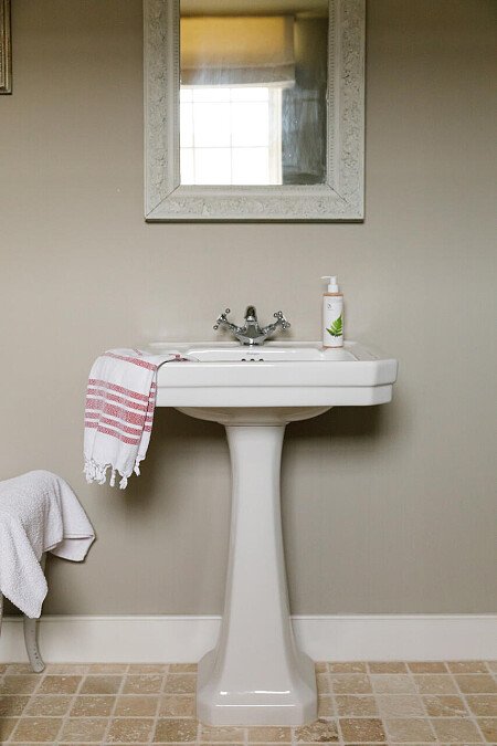 Farmhouse CMS  - Locations direct filming photoshoot locations-26