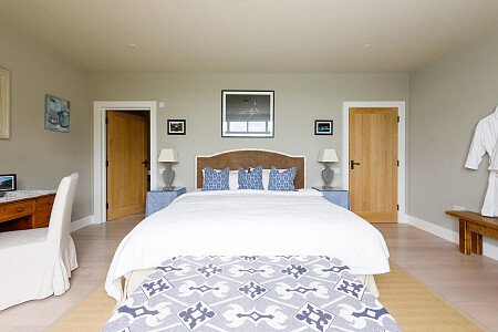 Farmhouse CMS  - Locations direct filming photoshoot locations-35