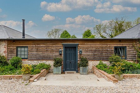 Farmhouse CMS  - Locations direct filming photoshoot locations-42