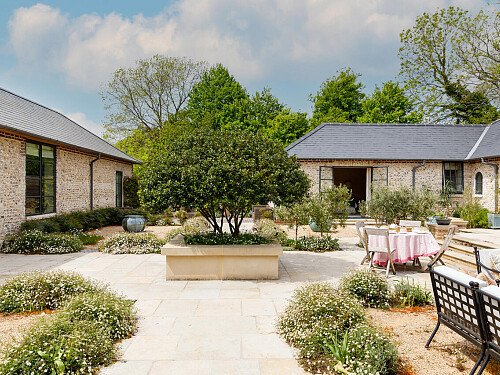 Farmhouse CMS  - Locations direct filming photoshoot locations-44