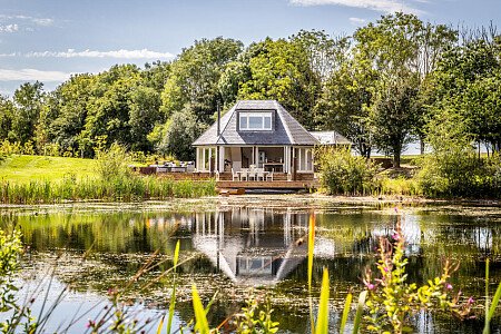 Mansion with lake house -  filming photoshoot location-02