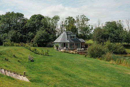 Mansion with lake house -  filming photoshoot location-39