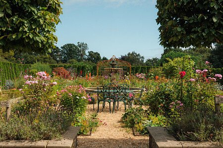 Mansion with lake house -  filming photoshoot location-50