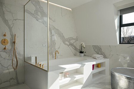 Bar Stairs House - Filming Locations Locations Direct -08