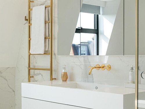 Bar Stairs House - Filming Locations Locations Direct -09