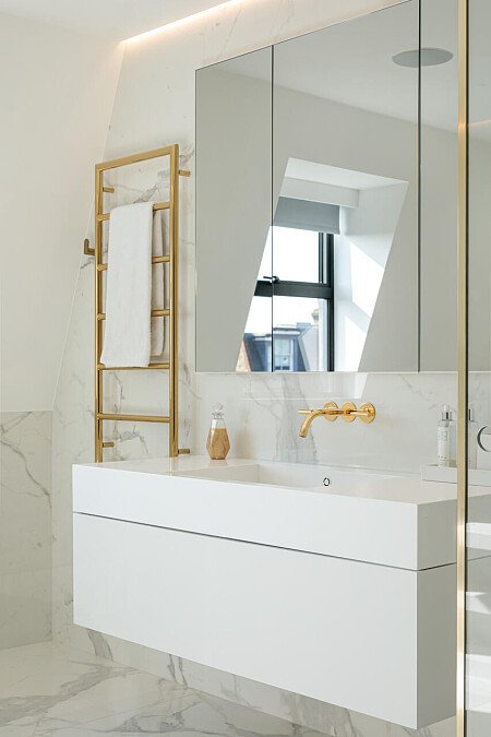 Bar Stairs House - Filming Locations Locations Direct -09