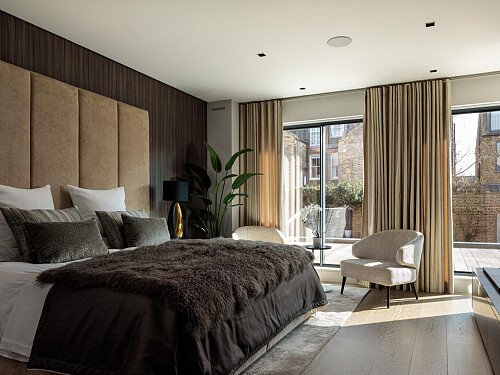 Bar Stairs House - Filming Locations Locations Direct -16