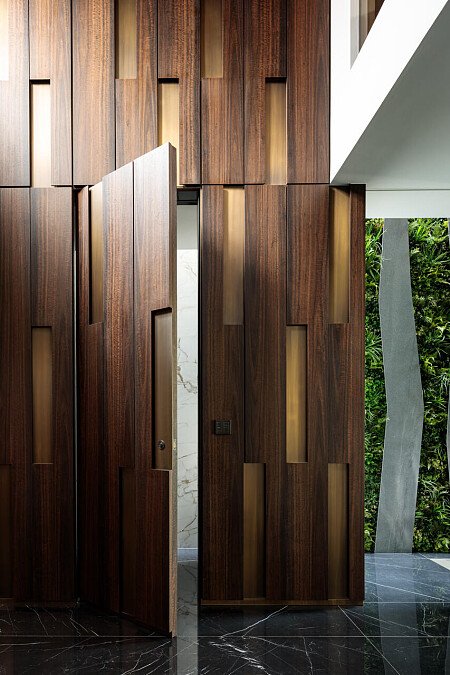 Bar Stairs House - Filming Locations Locations Direct -24