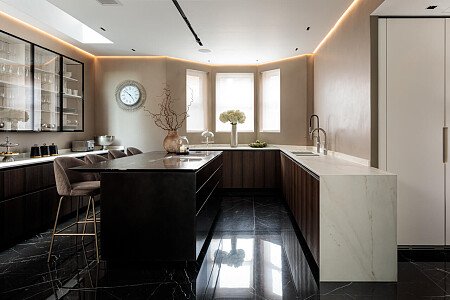 Bar Stairs House - Filming Locations Locations Direct -27