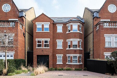 Bar Stairs House - Filming Locations Locations Direct -34