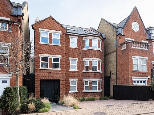 Bar Stairs House - Filming Locations Locations Direct -35