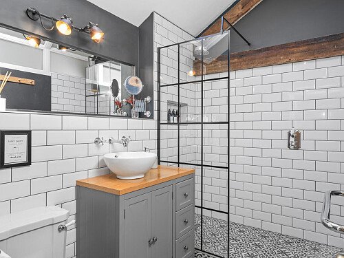 Bristol Farm - Filming Locations Locations Direct -58