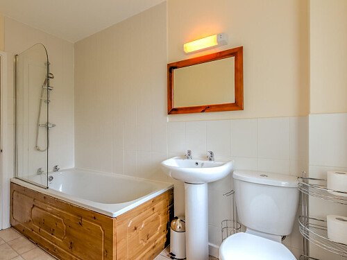 Shark - Filming Locations Locations Direct -24