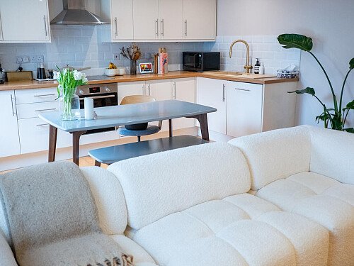 Flat 8  - Filming Locations Locations Direct -16