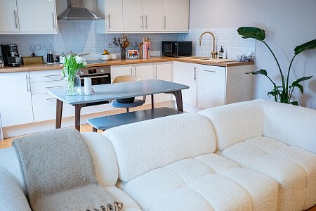 Flat 8  - Filming Locations Locations Direct -16