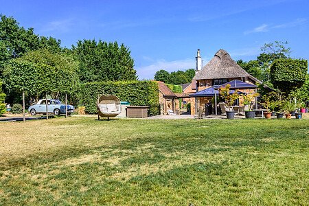 Little Cottage - Filming Locations Locations Direct -38