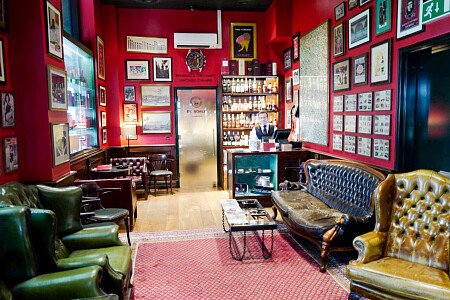 Red Jazz Bar- Filming Locations Locations Direct -07