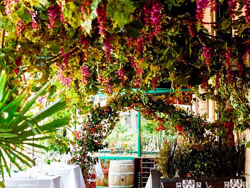 Red Jazz Bar- Filming Locations Locations Direct -11