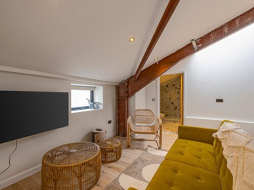 Hostel Space - Filming Locations Locations Direct -30