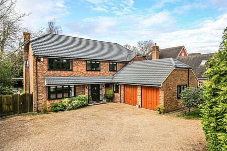 Driveway House   - Filming Locations Locations Direct -01