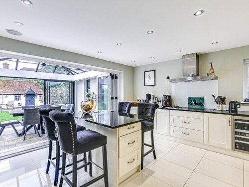 Driveway House   - Filming Locations Locations Direct -03