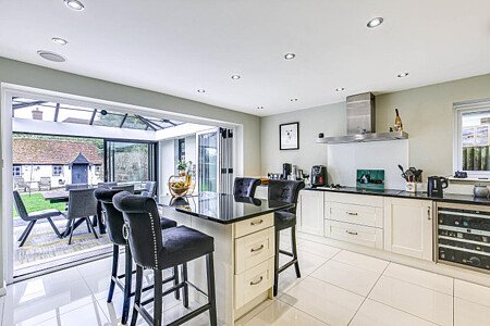 Driveway House   - Filming Locations Locations Direct -03