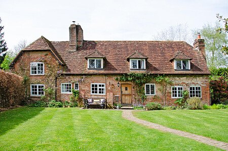 Farm Cotage   - Filming Locations Locations Direct -01