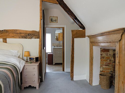 Farm Cotage   - Filming Locations Locations Direct -48